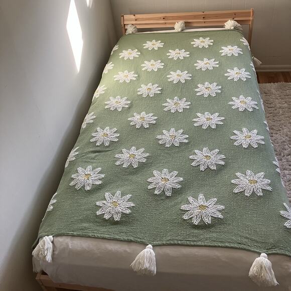 Rachel Zoe Daisy Throw Blanket Oversized Tassels 50" x 70" Blanket Floral Green - Picture 5 of 5